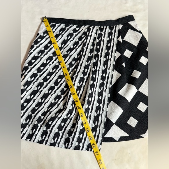PETER PILOTTO for TARGET Black and White Asymmetrical Mini skirt size 6 - Picture 13 of 13
